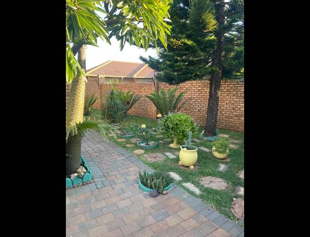 2 BEDROOM TOWNHOUSE FOR SALE IN SINOVILLE
